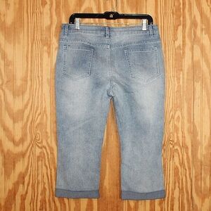 Sheilay Light Wash Distressed Capri Pants - Size L